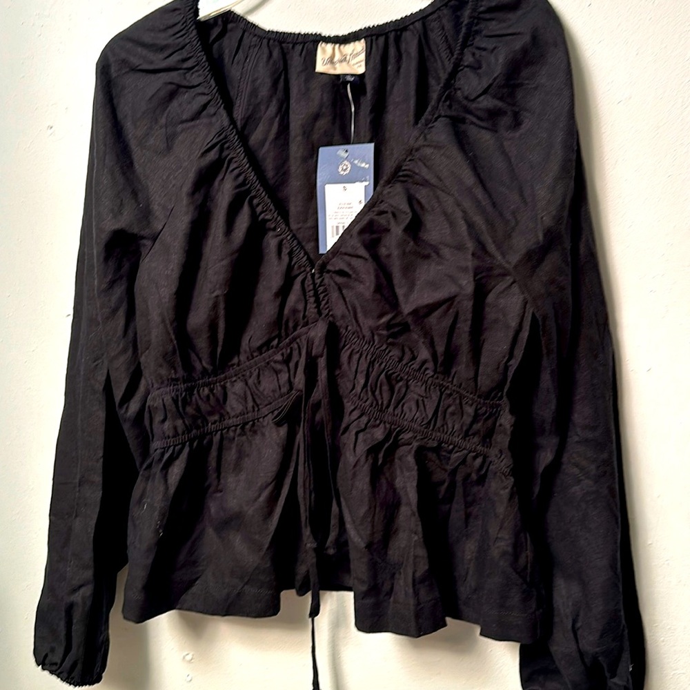 Universal Thread women’s black top small NWT